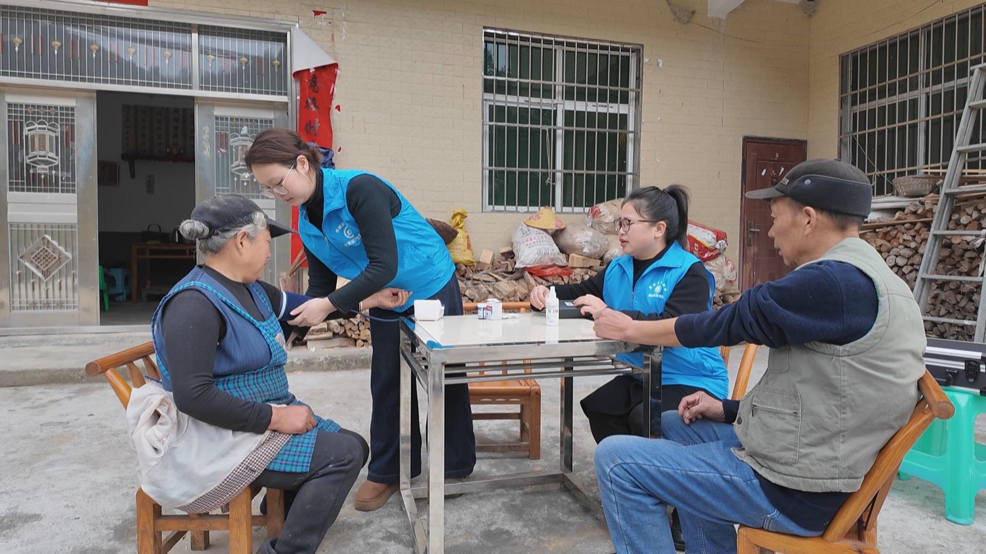 家庭医生在身边 健康服务暖民心
