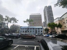 边角地变身便民停车场 九龙坡区中医院冶金村院区新增60个车位