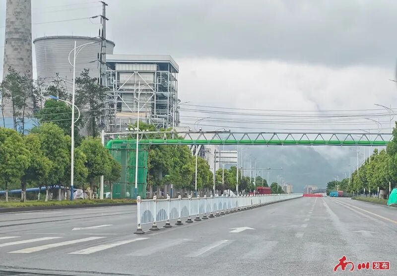 这条1.2公里的管道是“暖宝宝”，向企业输送275℃蒸汽