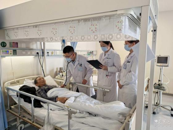 八旬老人感染“冰箱杀手”命悬一线 医生提醒：高危人群避免食用生冷食物