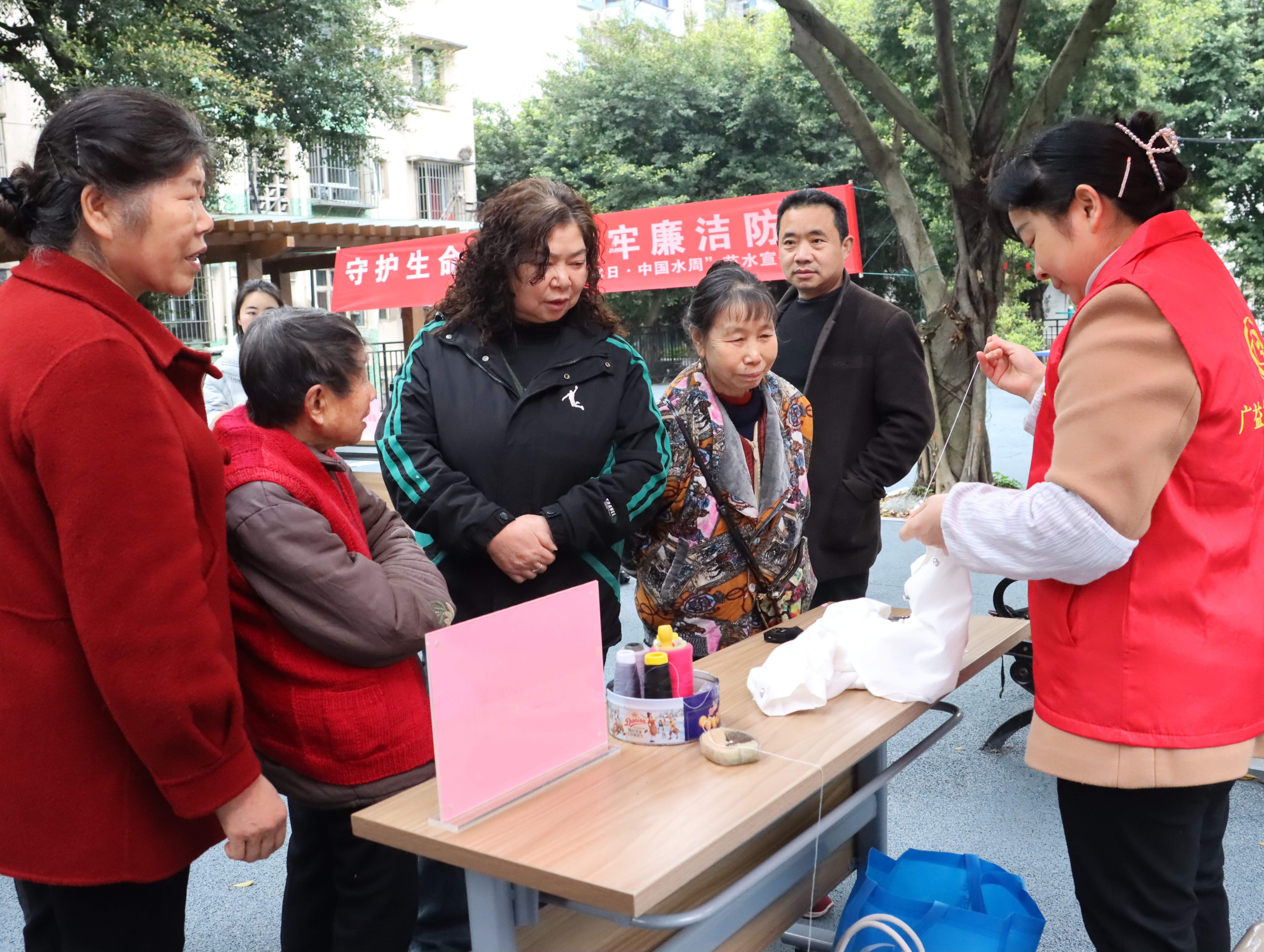 柯梦到社区参加志愿服务活动。王智涵 摄