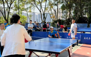 石杨二社区居民齐聚一堂，切磋球技、畅谈乐趣