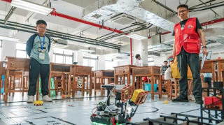 全市学生数字素养机器人竞赛在垫江开赛  800名选手赛场亮“智”