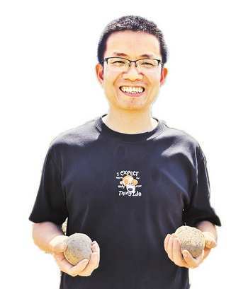 李平，40岁，重庆市农业科学院农机研究所高级工程师，专门从事山地农机研发。近年来，瞄准山区马铃薯播种、收获机械化率低的问题，他带领团队潜心研发，帮助山区马铃薯坐上“专属座驾”，破解了产业“无机可用”的难题。