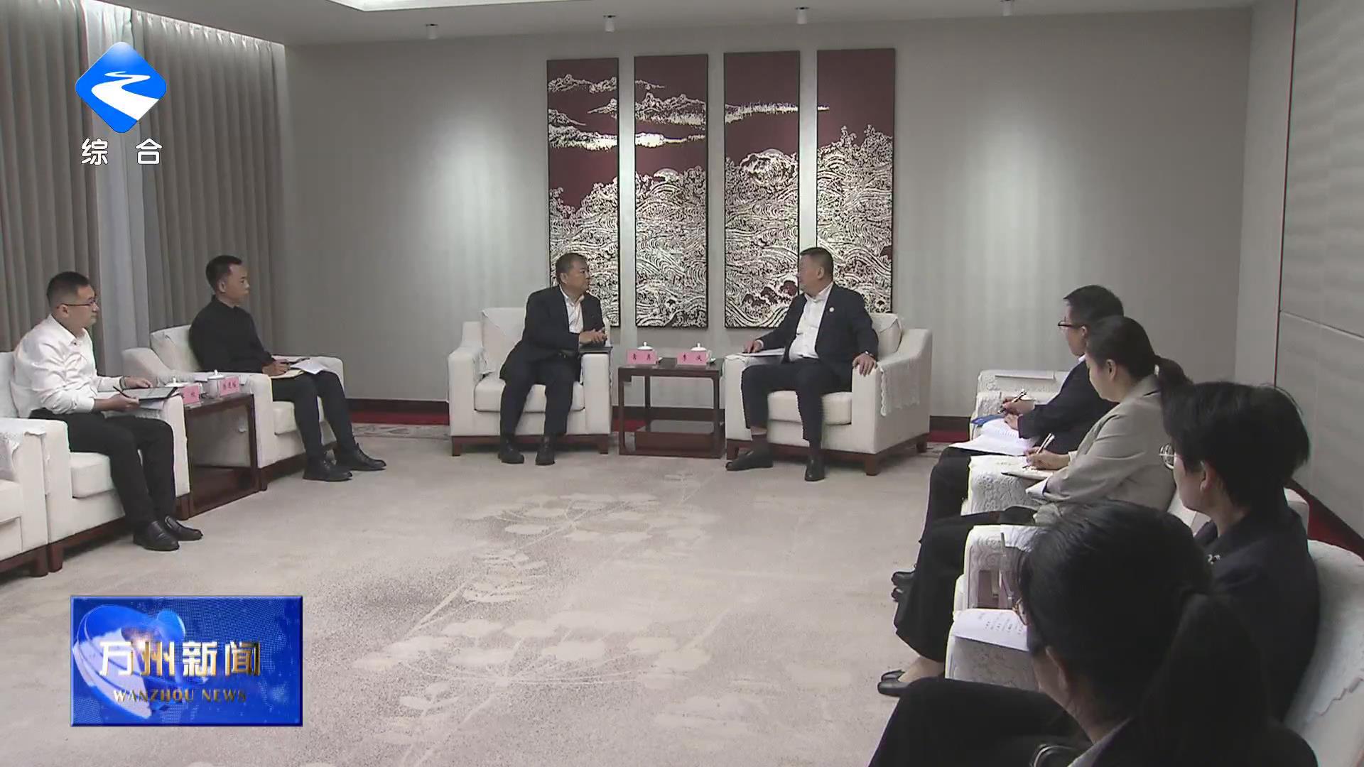 李庆会见出席2026年万商大会的部分企业家代表 封波参加