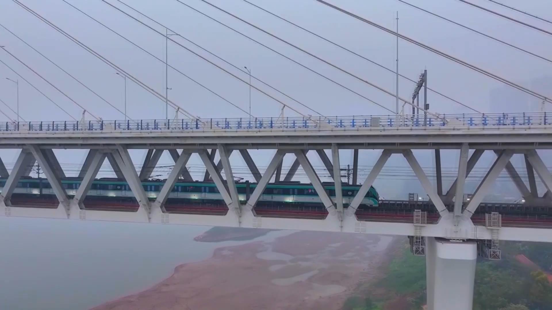 重庆9条轨道线路 “五一”假期延时收班