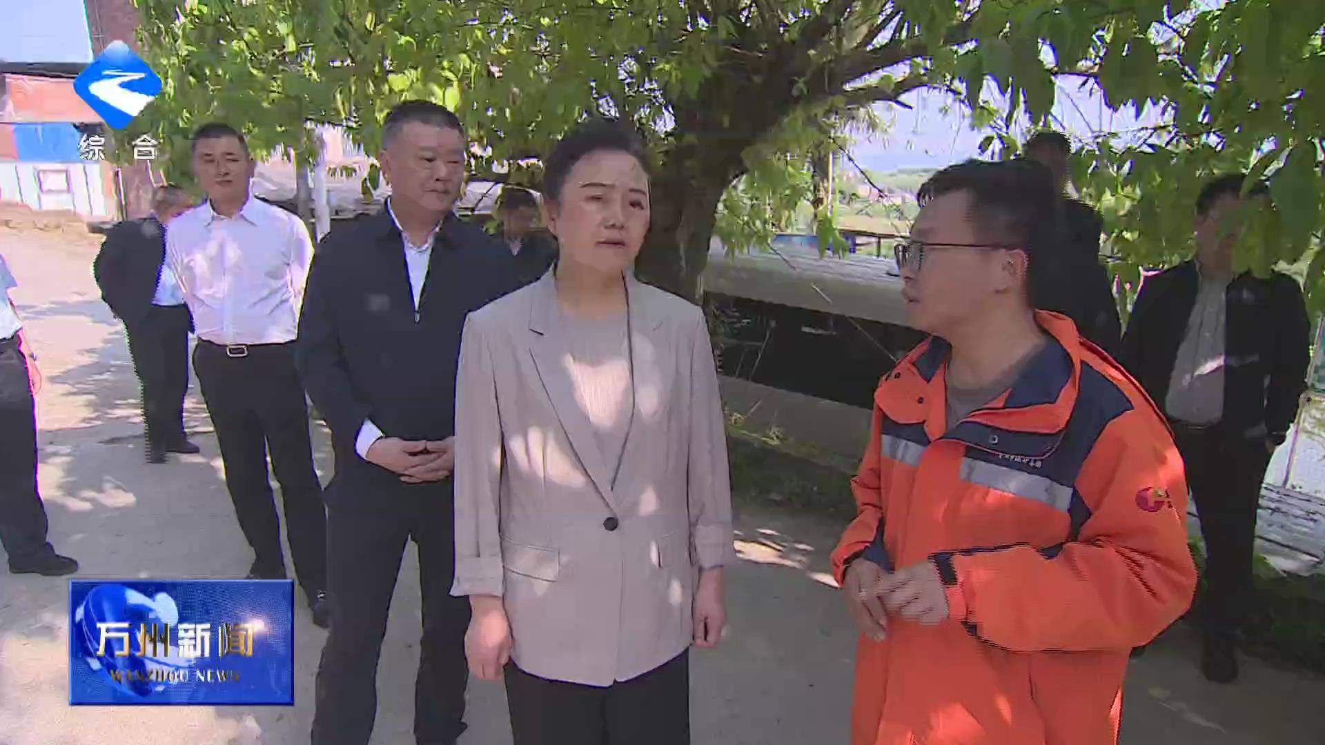 卢红李庆督导检查安全生产工作并看望一线劳动者 始终绷紧安全稳定这根弦 确保人民群众平安欢乐祥和过节