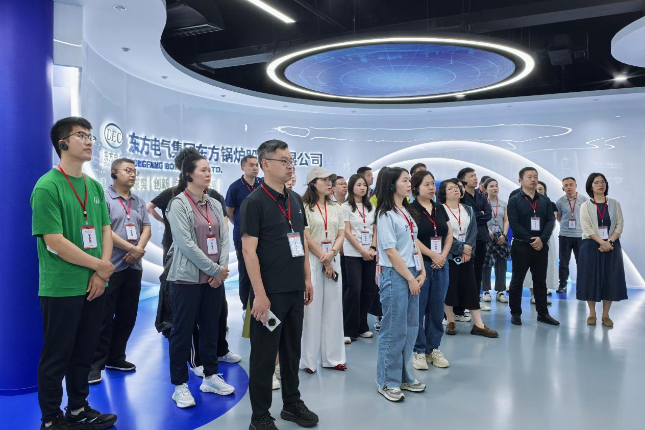 （图为綦江区2026年中青年干部培训班学员在吴玉章生平事迹展陈馆开展现场教学  贾海涛摄）.jpeg