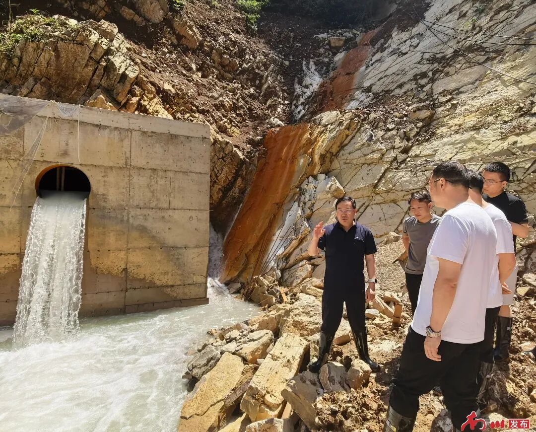 马奇柯调研孝子河涌水治理并开展巡河
