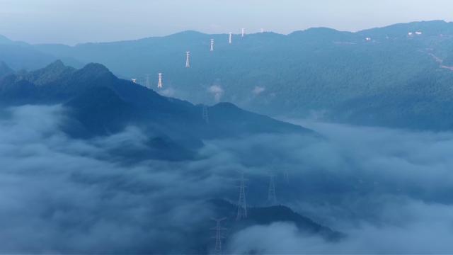 重庆丰都：云海绕青山 田园入画卷