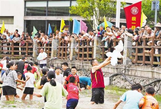 酉阳：乡村趣味活动引客来